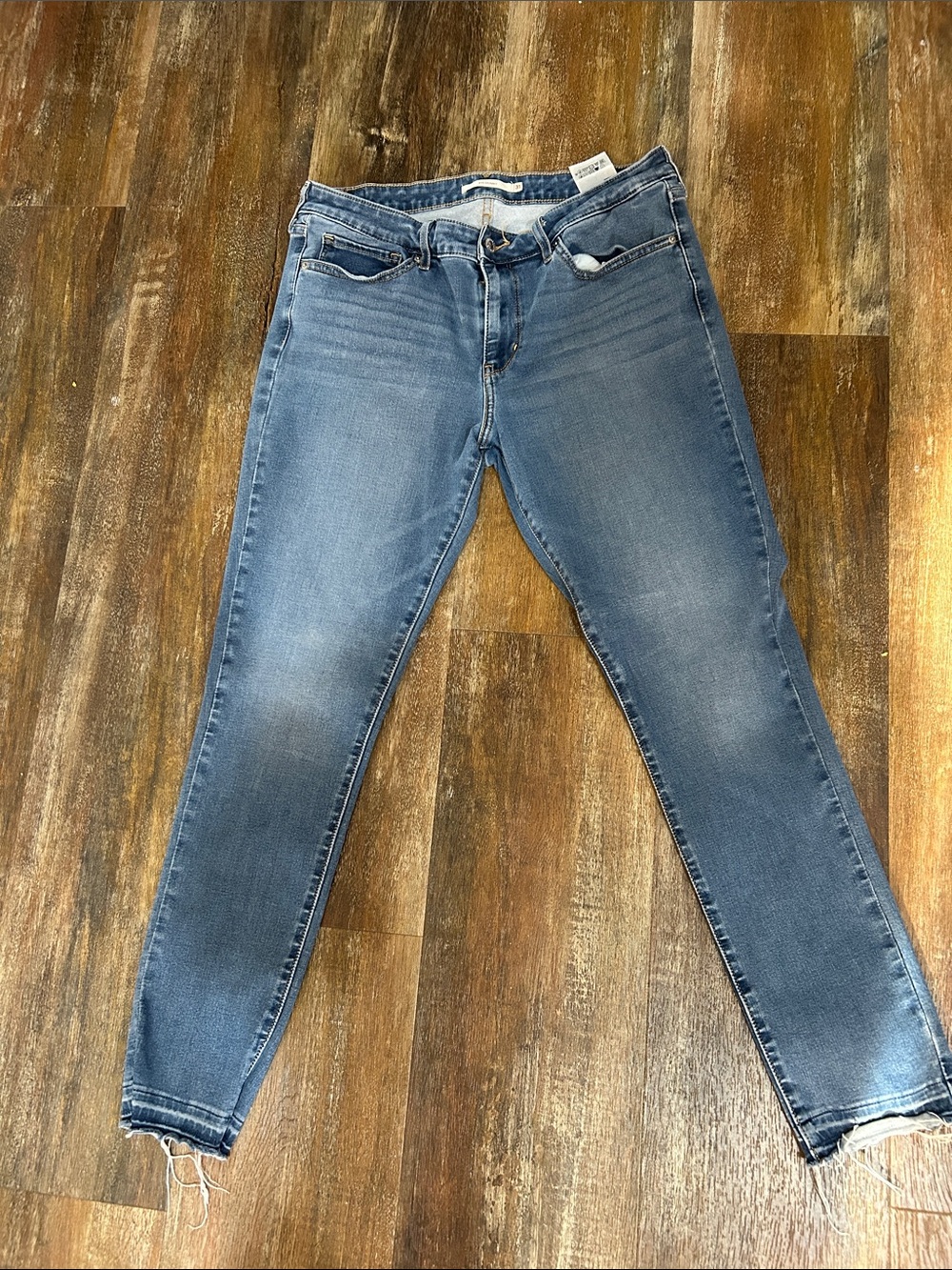Levi's Women's Skinny Jeans in Medium Blue Wash